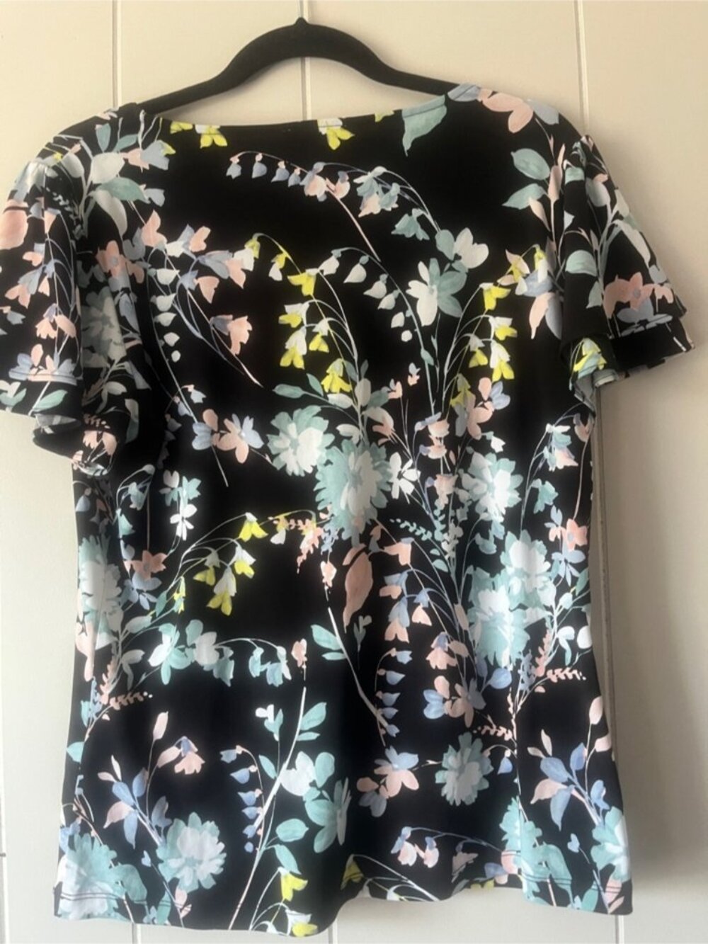 Black Floral V-Neck Top - Picture 2 of 2